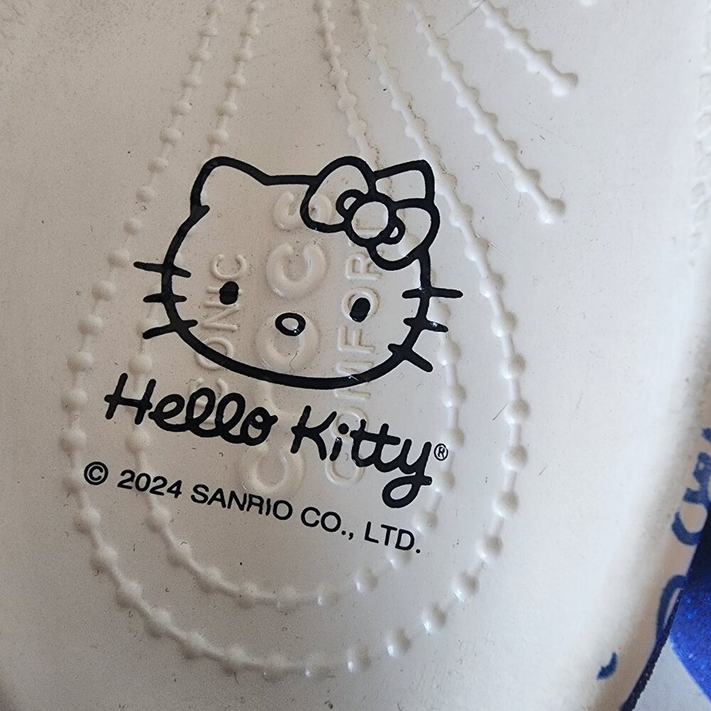 Hello Kitty Crocs "NEW" - Picture 5 of 16